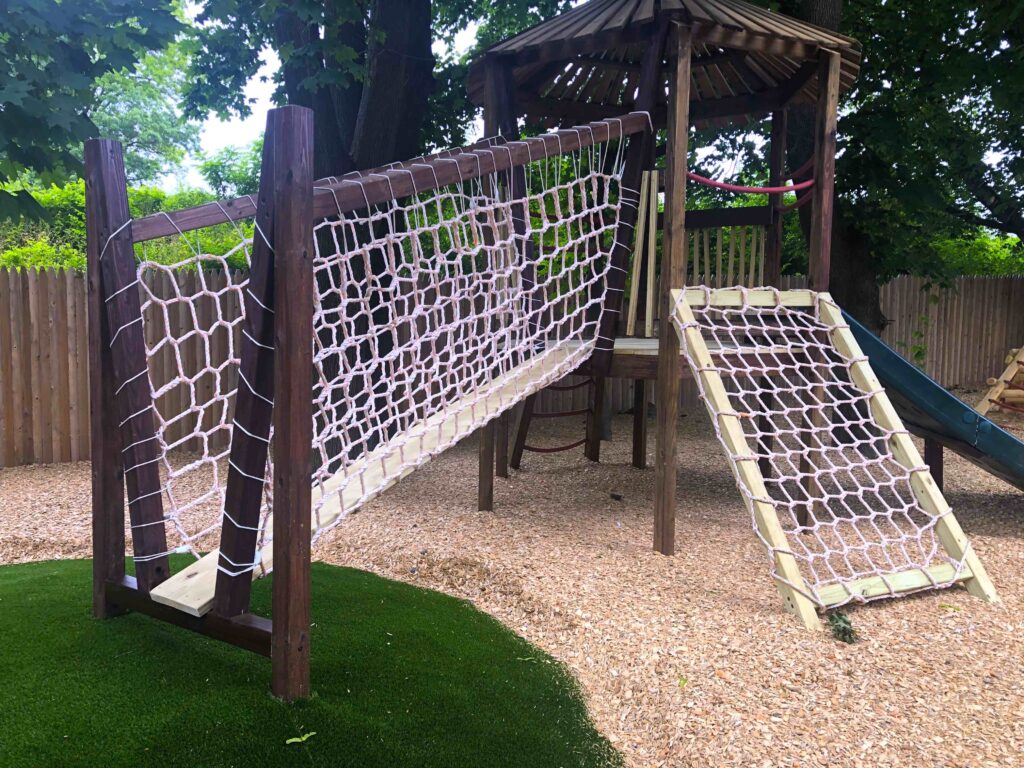 slide, climb and cross (nets, vines)